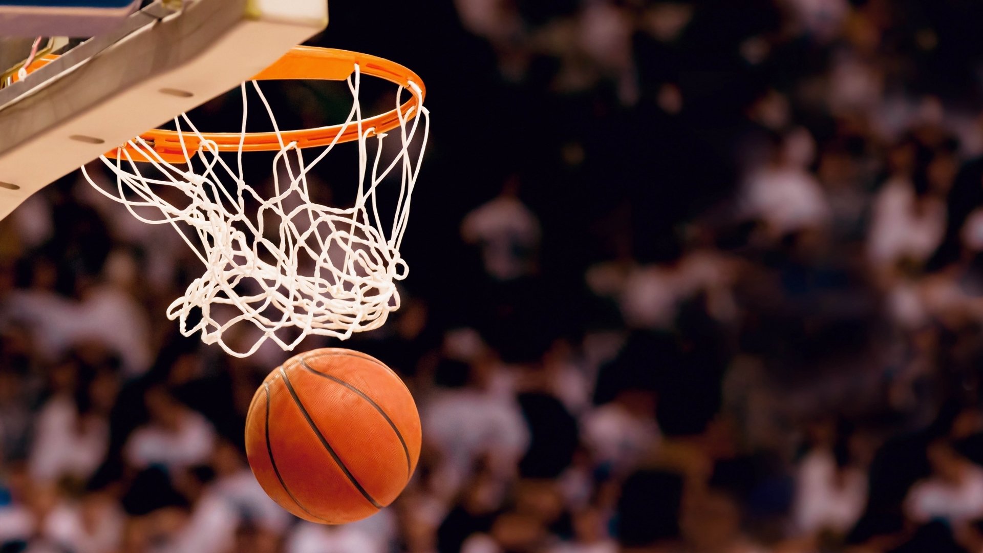 九游SPORTS官网手机端体验丝滑流畅-勇士魔术平行时空，当篮球与足球的刷屏瞬间交织